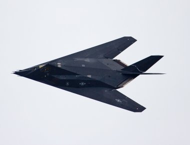 Βίντεο: Δείτε το μαχητικό αεροσκάφος Lockheed F-117 Nighthawk